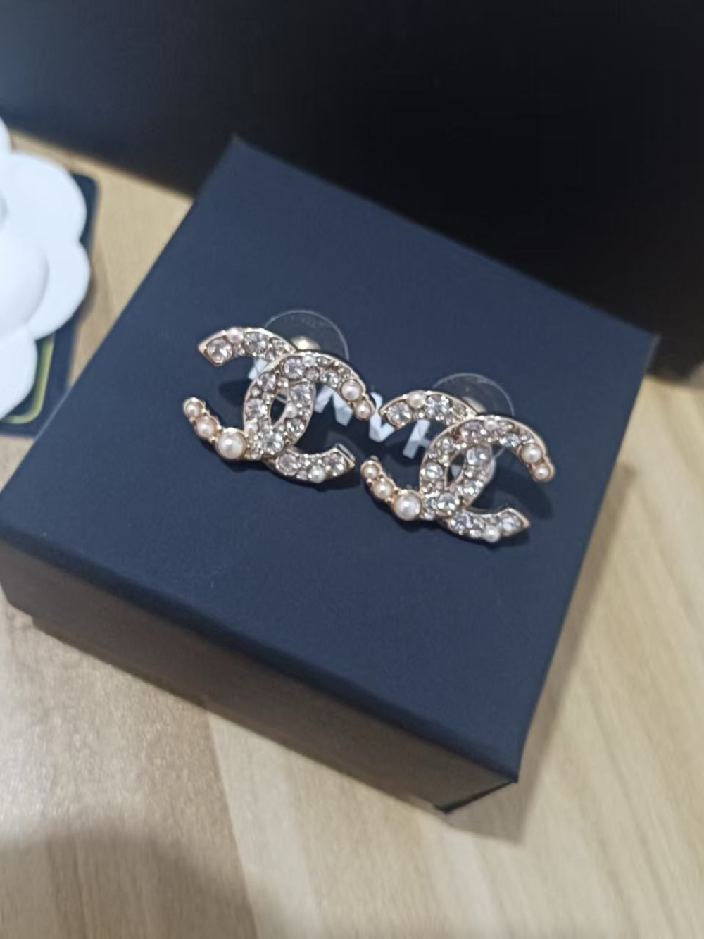 CHANEL Pearl & Crystal CC Logo Earrings - Gold